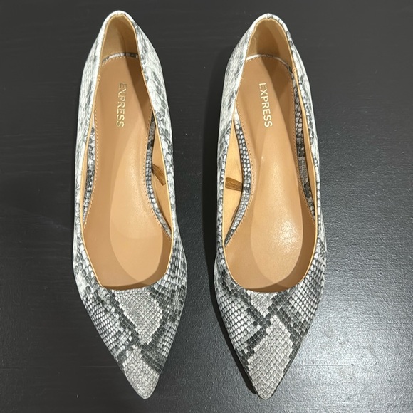 NWT Express Snakeskin Manhattan Flats - Picture 2 of 4